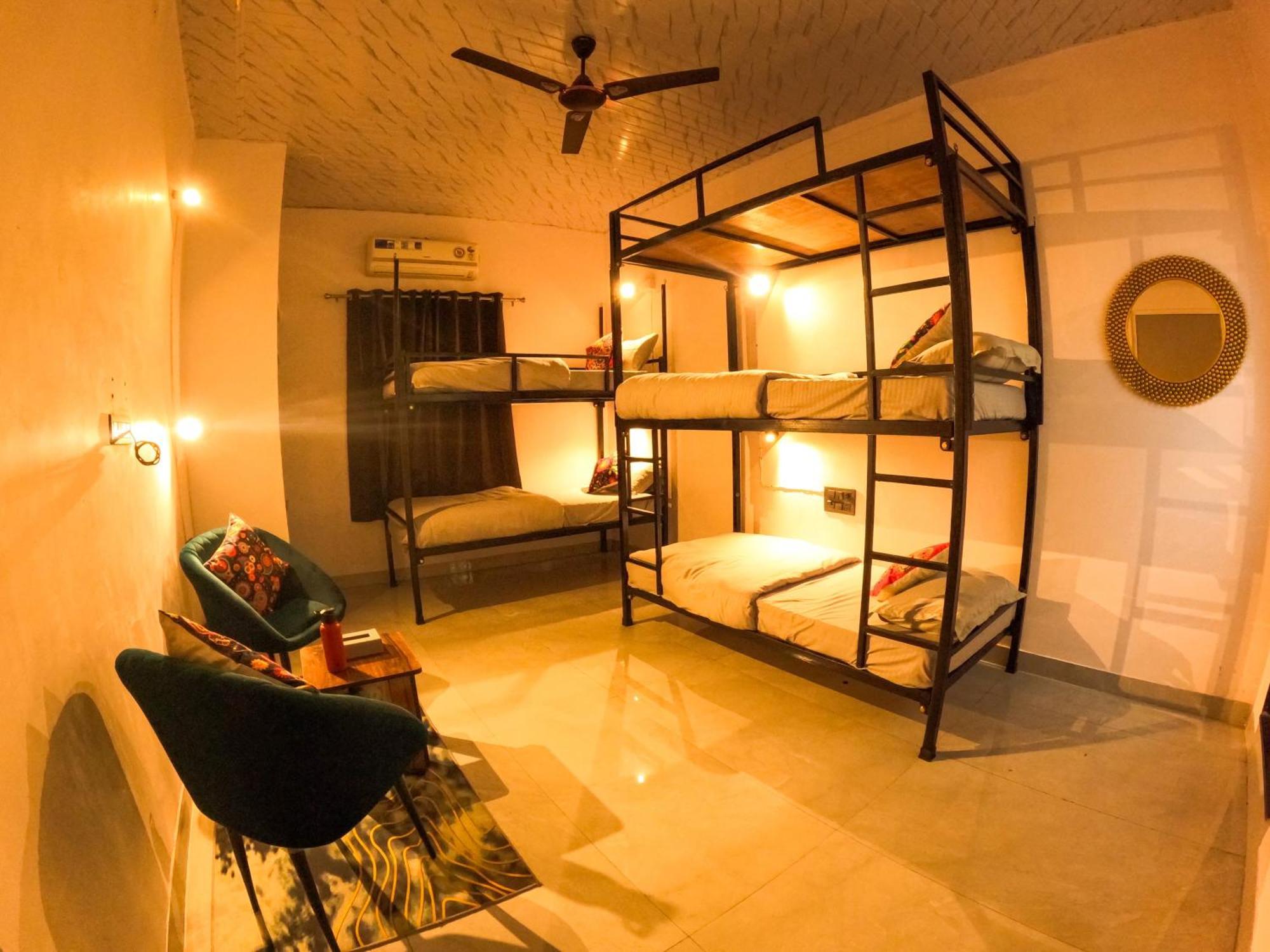 Funky Backpackers Hotel อุเดเปอร์ ภายนอก รูปภาพ