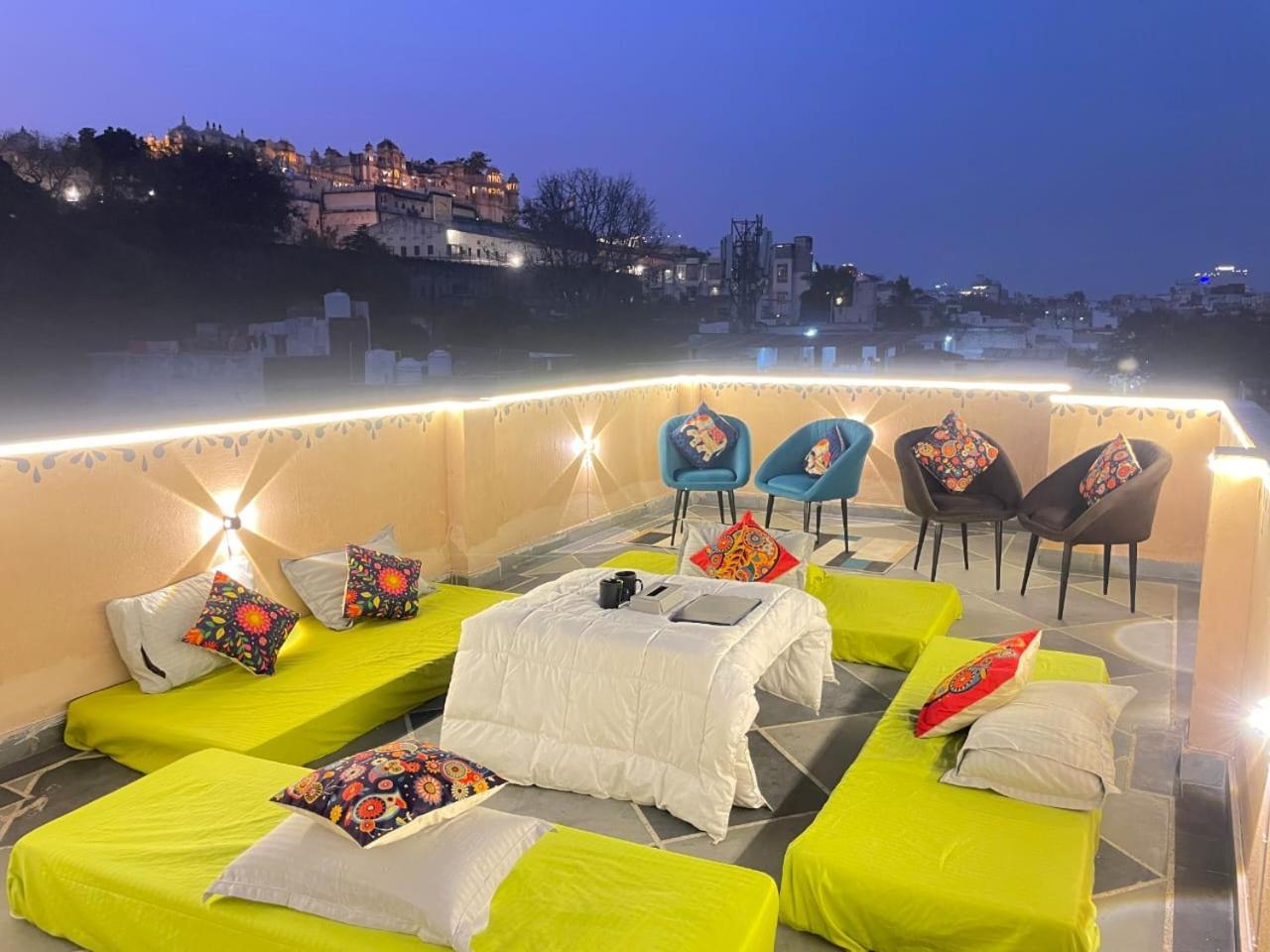 Funky Backpackers Hotel อุเดเปอร์ ภายนอก รูปภาพ