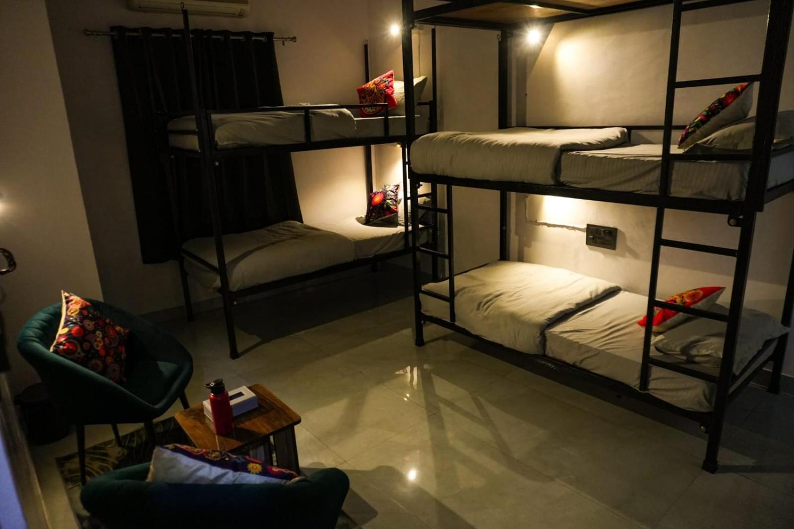 Funky Backpackers Hotel อุเดเปอร์ ภายนอก รูปภาพ